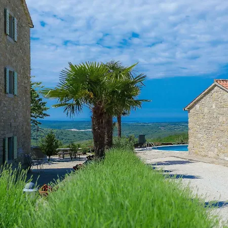 Hébergement de vacances Holiday Plac *